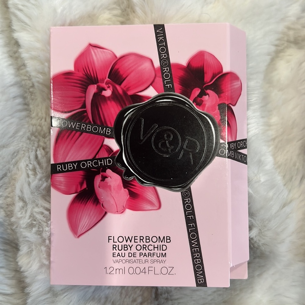 Amazing Fragrance Sample Flowerbomb Tiger Lily By Victor&Rolf ❤️